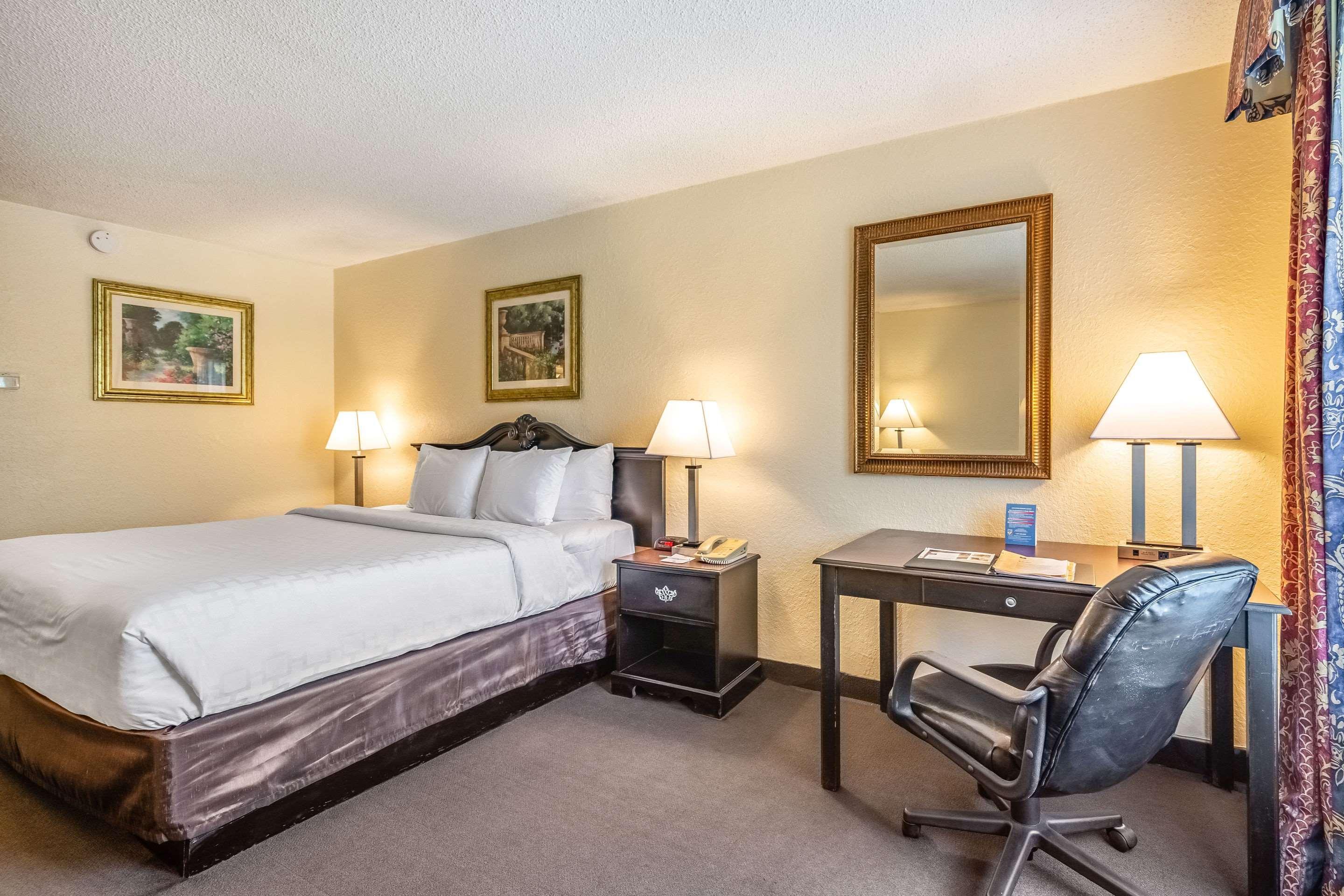 Clarion Inn & Suites Central Clearwater Beach Kültér fotó