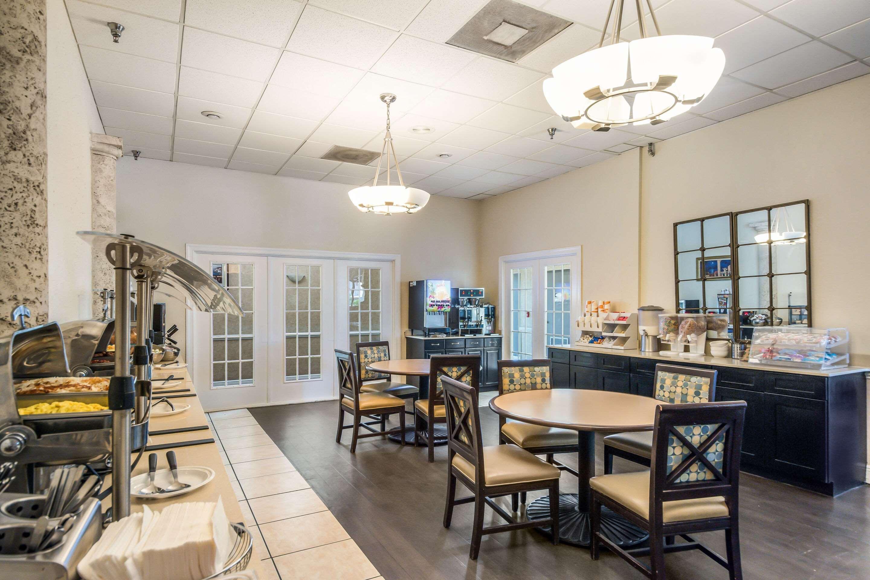 Clarion Inn & Suites Central Clearwater Beach Kültér fotó