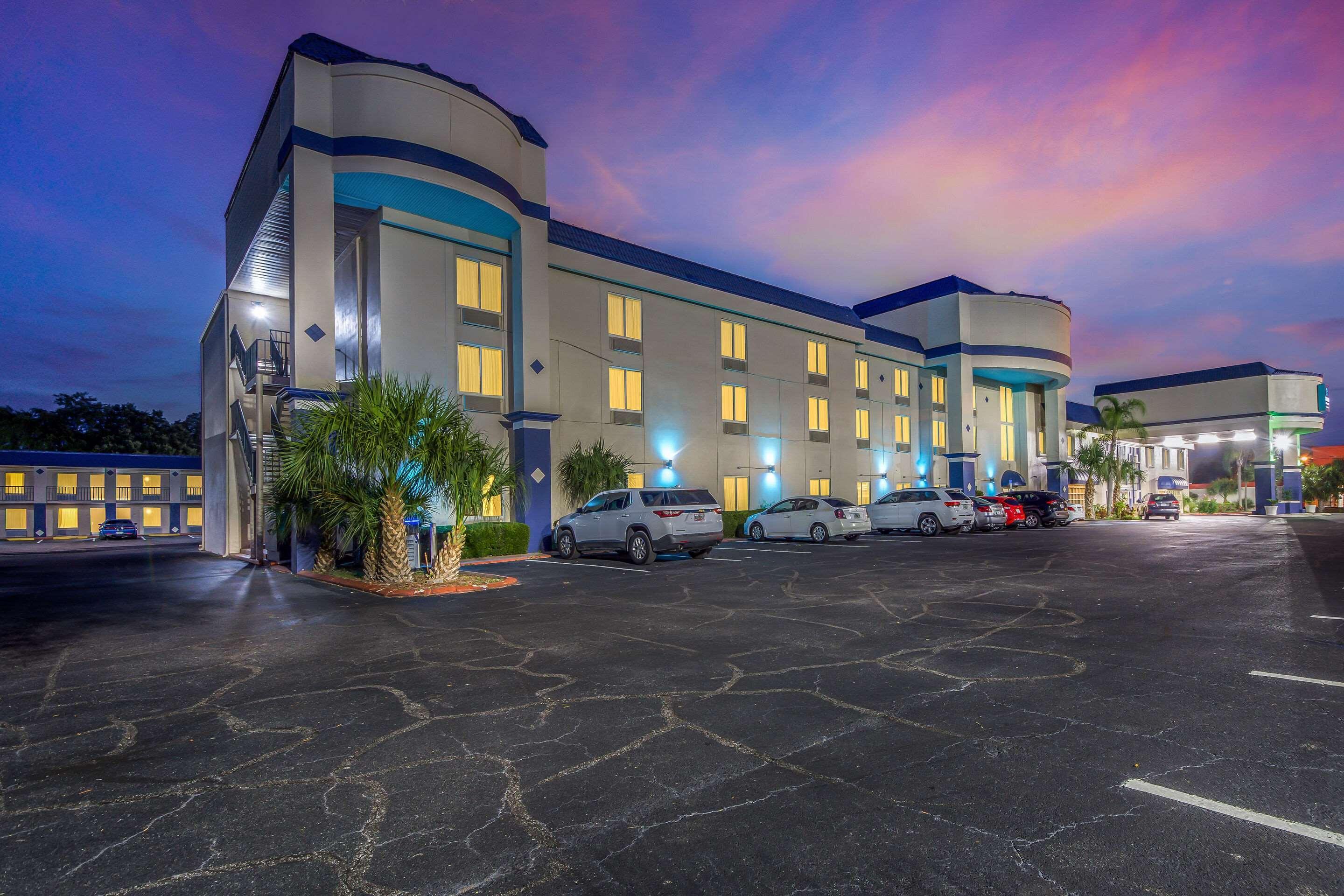 Clarion Inn & Suites Central Clearwater Beach Kültér fotó
