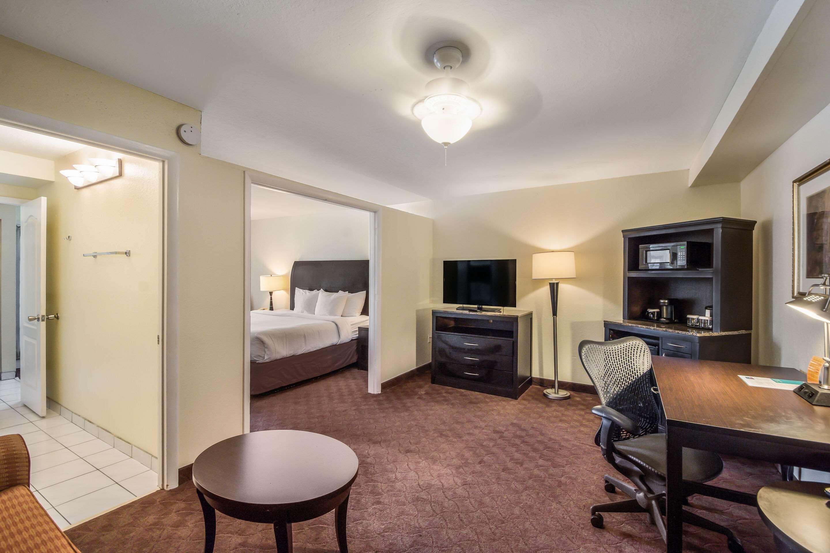 Clarion Inn & Suites Central Clearwater Beach Kültér fotó